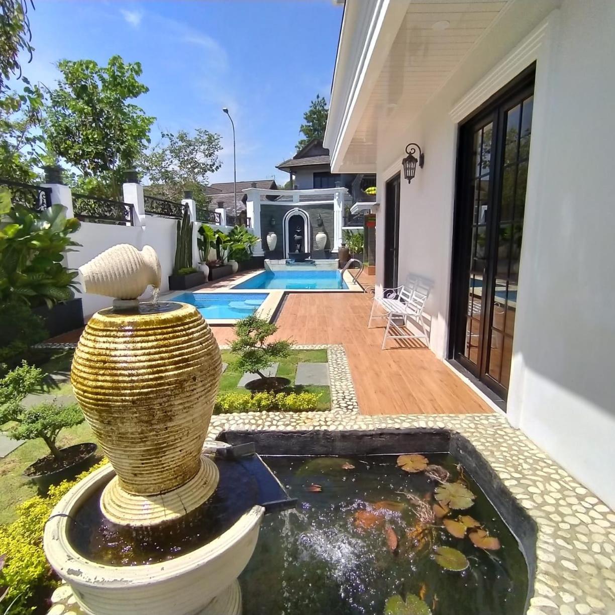 Villa Kota Bunga Malini 7 Cinengangirang Екстериор снимка