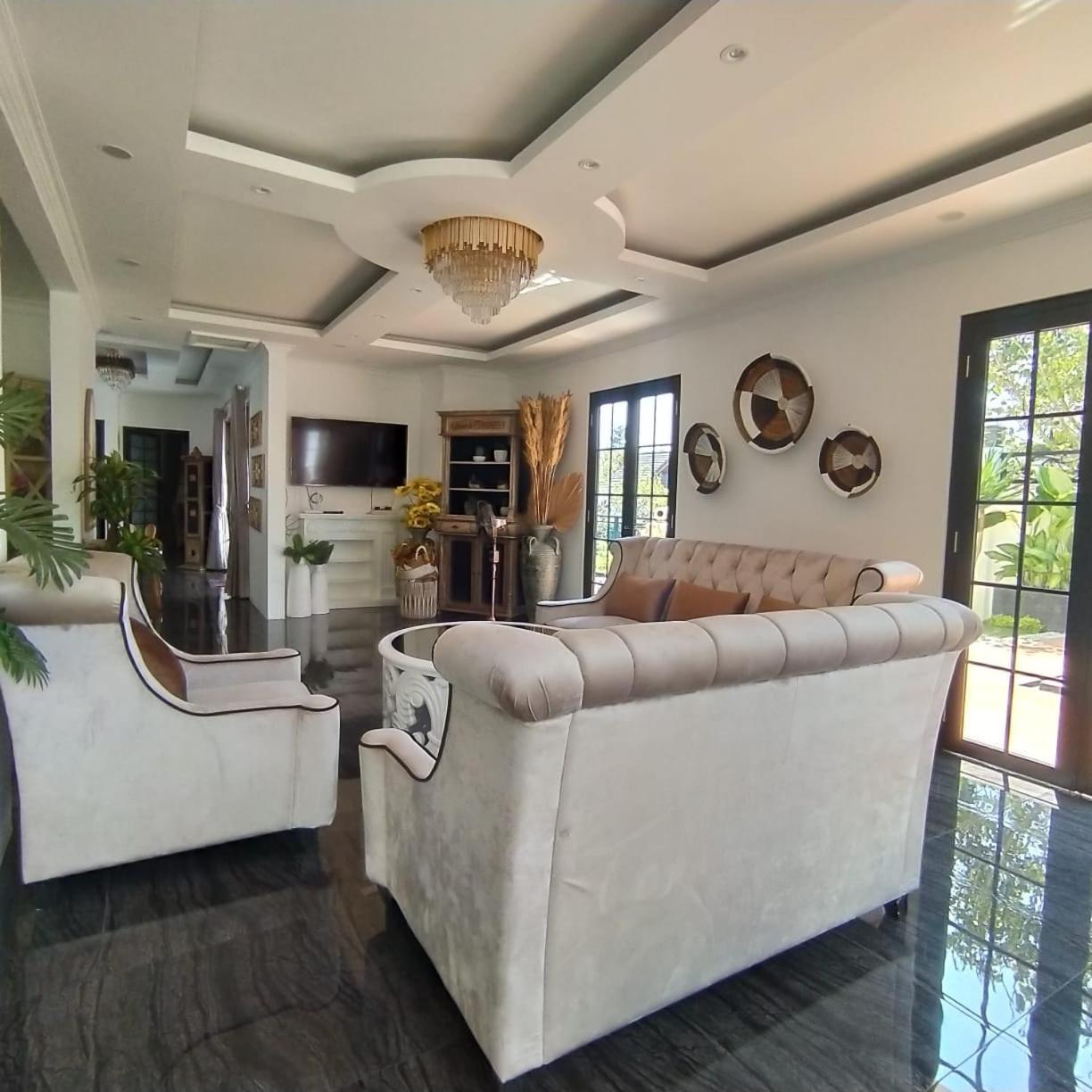 Villa Kota Bunga Malini 7 Cinengangirang Екстериор снимка