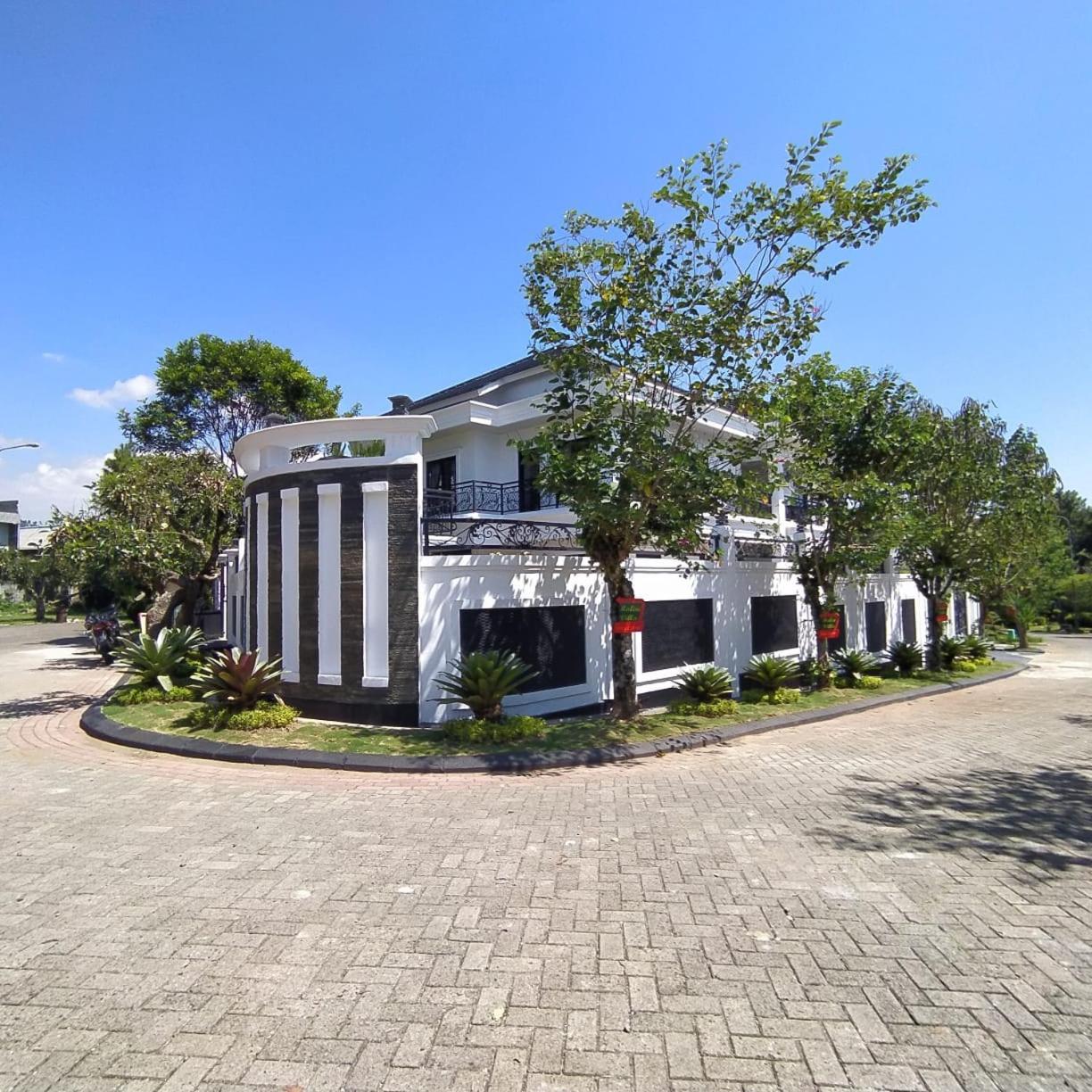 Villa Kota Bunga Malini 7 Cinengangirang Екстериор снимка